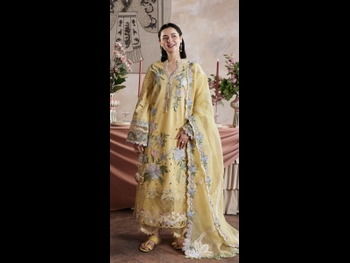  alt="Hania Aamir"