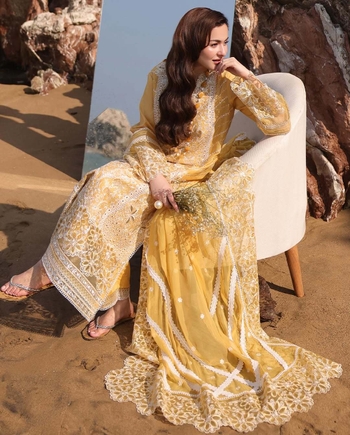 Hania Aamir