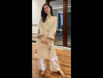  alt="Hania Aamir"