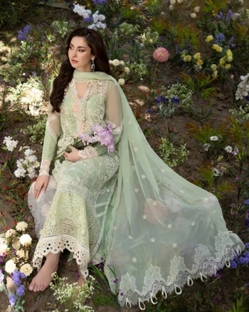 Hania Aamir