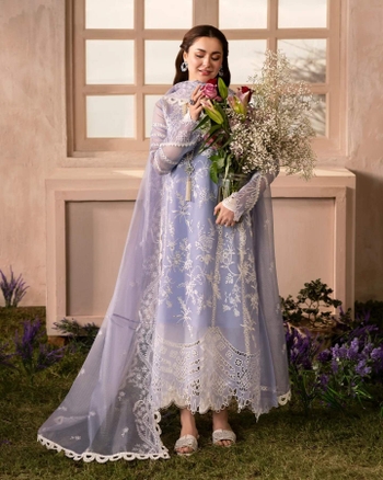 Hania Aamir