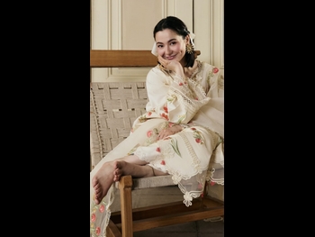  alt="Hania Aamir"