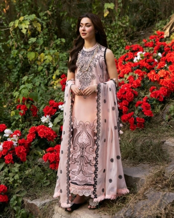 Hania Aamir