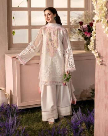 Hania Aamir