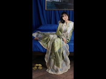  alt="Hania Aamir"