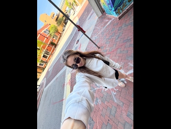  alt="Danielle Kelly"