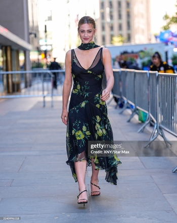Lili Reinhart