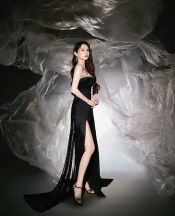 Rainie Yang