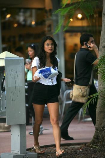 Nathalie Kelley