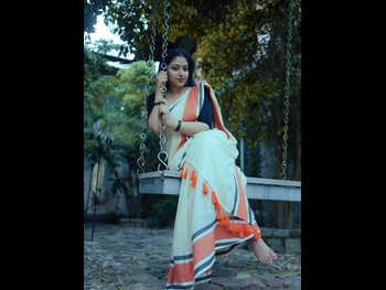  alt="Anu Sithara"