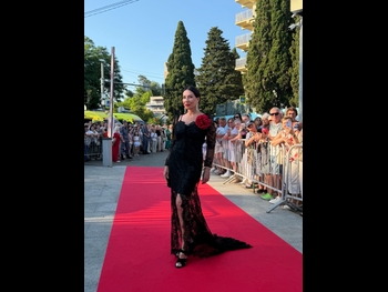  alt="Alika Smekhova"