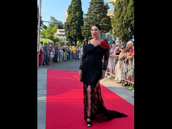  alt="Alika Smekhova"