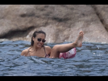  alt="Jessica Alba"