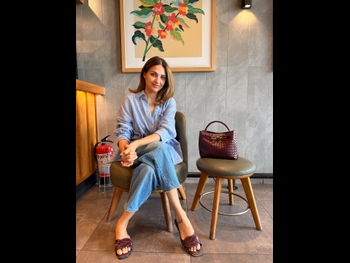  alt="Himanshi Khurana"