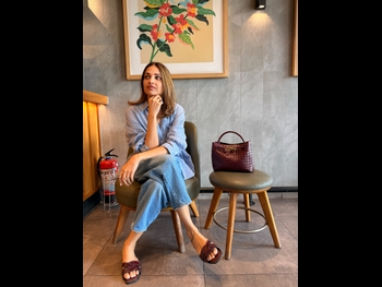 alt="Himanshi Khurana"