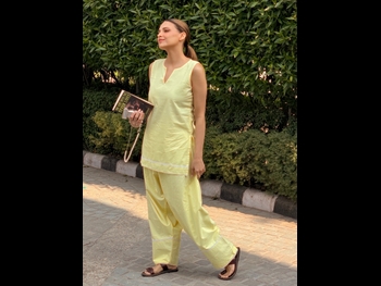  alt="Himanshi Khurana"