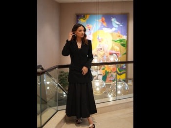  alt="Himanshi Khurana"