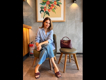  alt="Himanshi Khurana"