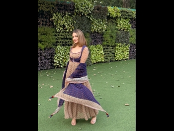  alt="Himanshi Khurana"