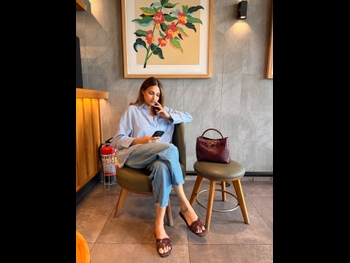 alt="Himanshi Khurana"