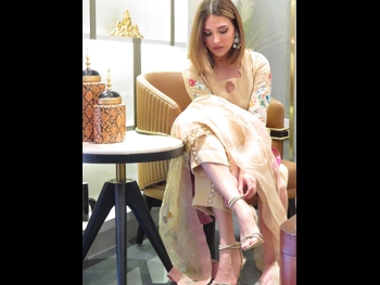  alt="Himanshi Khurana"