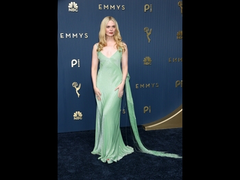  alt="Elle Fanning"