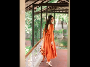  alt="Krithi Shetty"