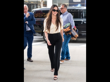  alt="Olivia Munn"