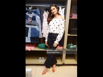  alt="Athiya Shetty"