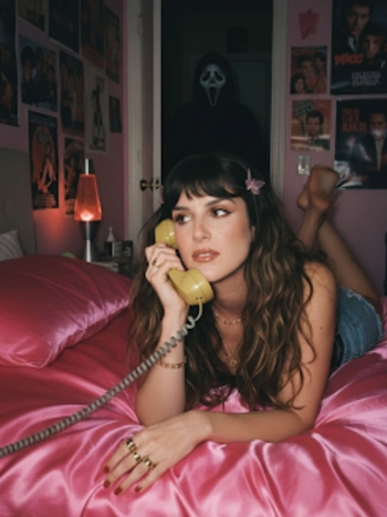Shenae Grimes-Beech