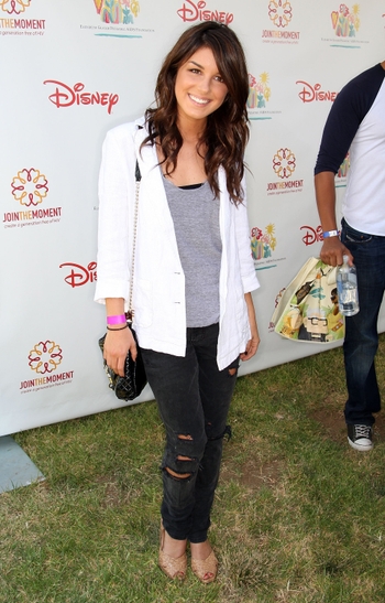 Shenae Grimes-Beech