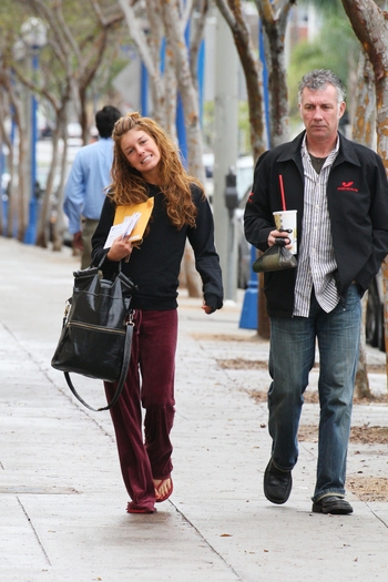 Shenae Grimes-Beech