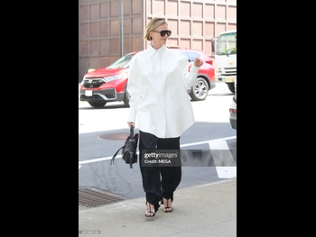  alt="Charlize Theron"