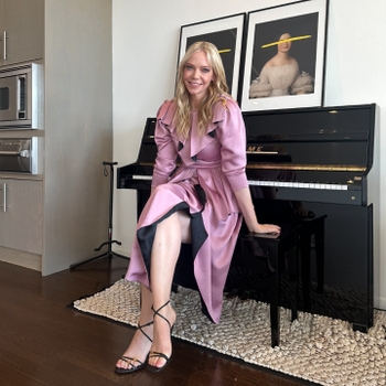 Riki Lindhome