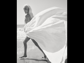  alt="Christina Aguilera"
