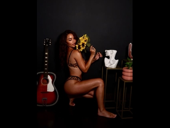  alt="Vanessa Curry"
