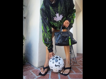  alt="Shay Mitchell"