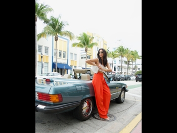  alt="Shay Mitchell"