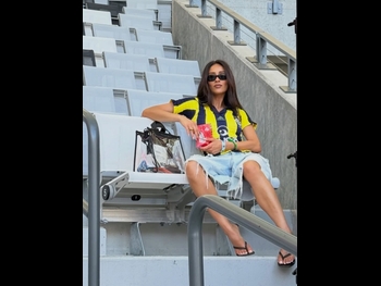  alt="Shay Mitchell"