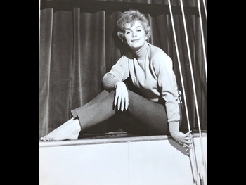  alt="Stella Stevens (i)"