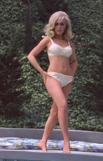 Stella Stevens (I)