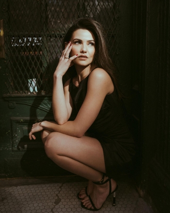 Danielle Campbell (III)