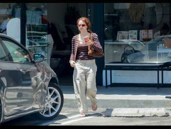  alt="Joey King"