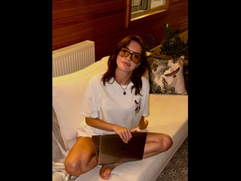  alt="Melis Sezen"