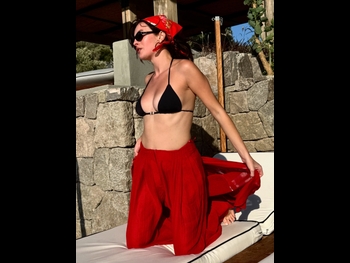  alt="Melis Sezen"