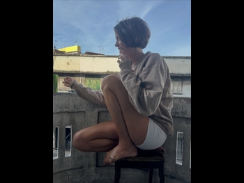  alt="Shelley Hennig"