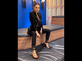  alt="Claudia Lizaldi"