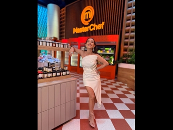  alt="Claudia Lizaldi"