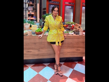  alt="Claudia Lizaldi"