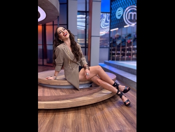  alt="Claudia Lizaldi"